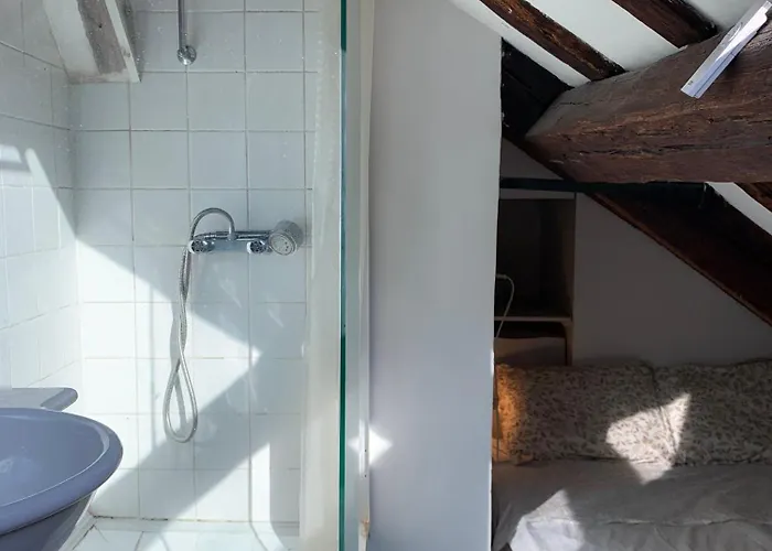 Cozy Mezzanine In The Heart Of Lägenhet *