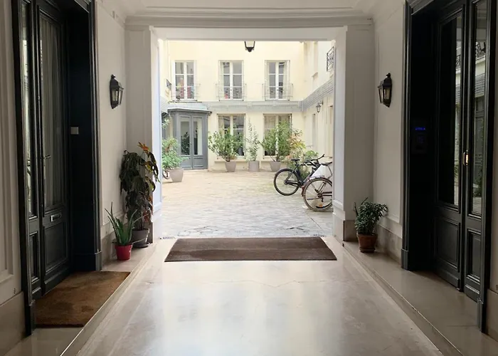 Cozy Mezzanine In The Heart Of Lägenhet *